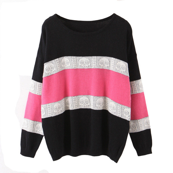 Pulover casual de dama in dungi cu decolteu oval de culoare neagra si aplicatie