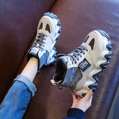 Magas női tornacipő durva talppal, szürke és fekete színben