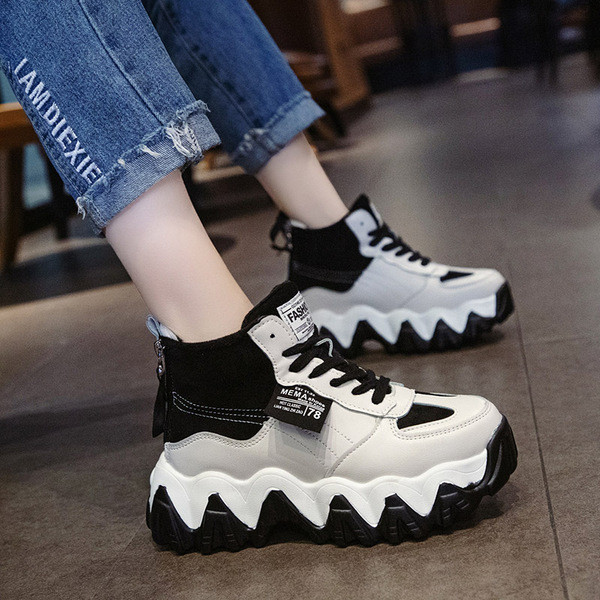 Magas női tornacipő durva talppal, szürke és fekete színben