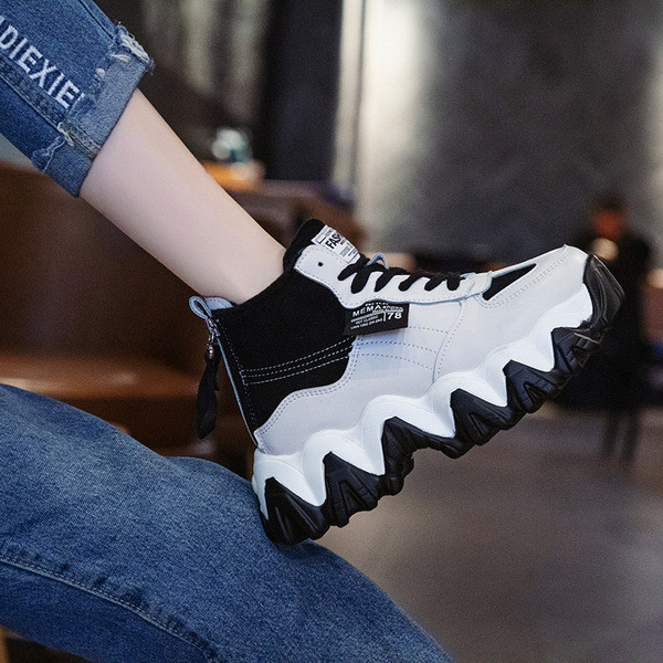 Magas női tornacipő durva talppal, szürke és fekete színben