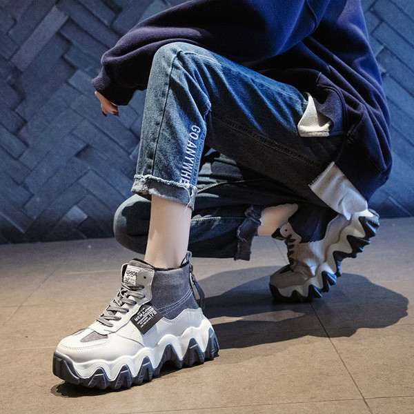 Magas női tornacipő durva talppal, szürke és fekete színben