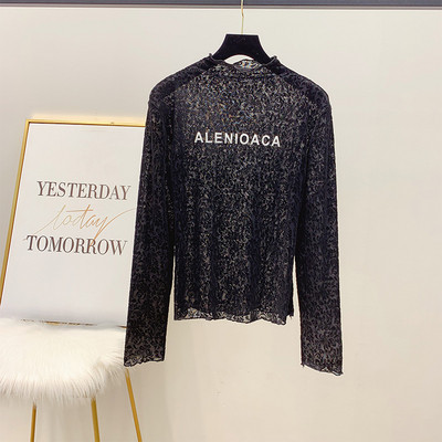 Γυναικεία μπλούζα με κολάρο και γράμματα σε μαύρο χρώμα