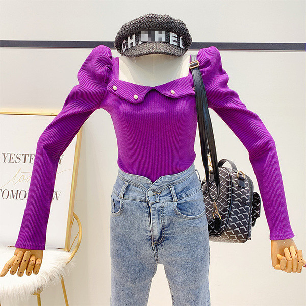 Γυναικείο πουλόβερ με μανίκι βολάν  και τετράγωνη λαιμόκοψη σε γκρι, ροζ, μοβ και μαύρο χρώμα