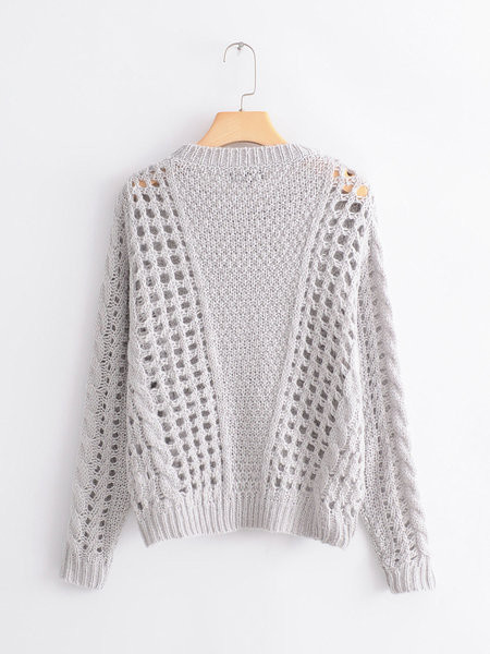 Μοντέρνο φθινόπωρο-χειμωνιάτικο πουλόβερ με μεταλλικά στοιχεία σε γκρι χρώμα