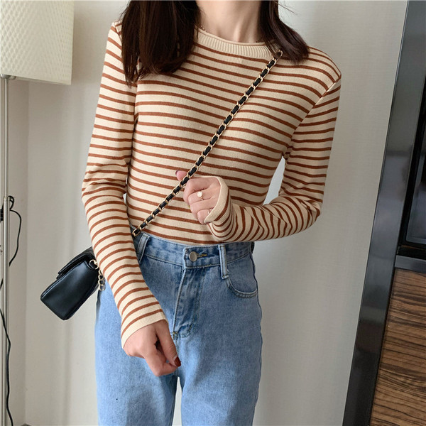 Ριγέ γυναικείο πουλόβερ  σε πέντε χρώματα με χαμηλό κολάρο και μακρύ μανίκι