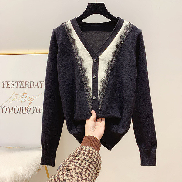 Vékony kötésből készült női kardigán gombokkal és csipkével fekete, rózsaszín és fehér színben