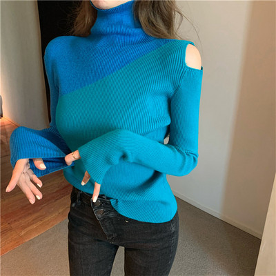 Καθημερινό  γυναικείο πουλόβερ σε δύο χρώματα με κολάρο και γυμνό ώμο