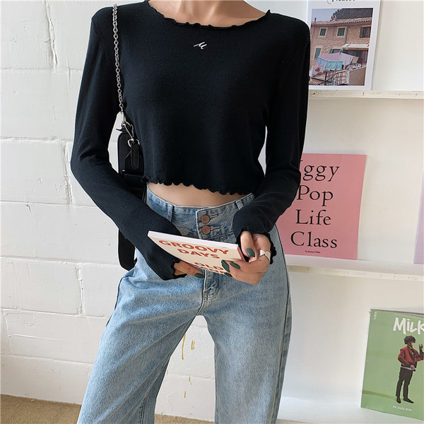 Γυναικεία κοντή μπλούζα σε μαύρο και μπλε χρώμα με κεντήματα και μακριά μανίκια