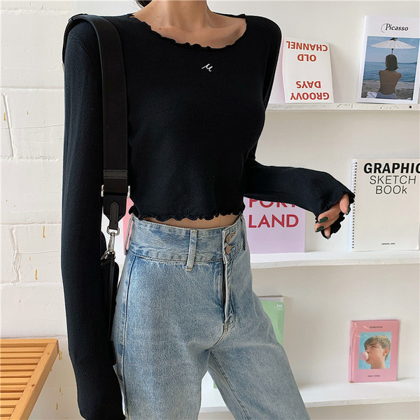 Γυναικεία κοντή μπλούζα σε μαύρο και μπλε χρώμα με κεντήματα και μακριά μανίκια