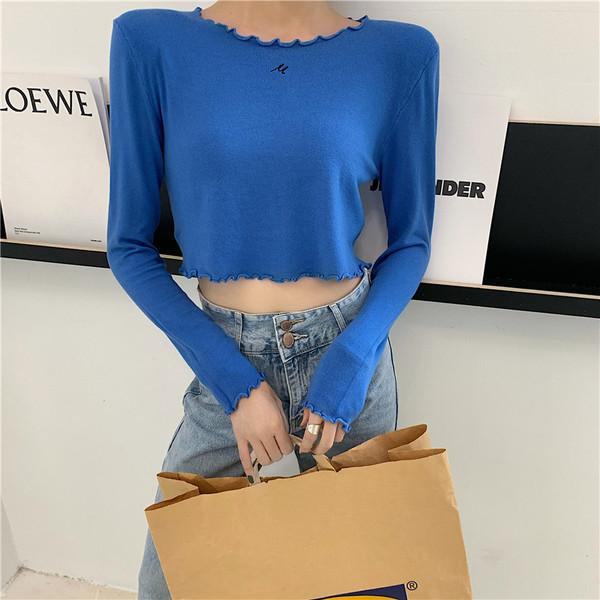 Γυναικεία κοντή μπλούζα σε μαύρο και μπλε χρώμα με κεντήματα και μακριά μανίκια