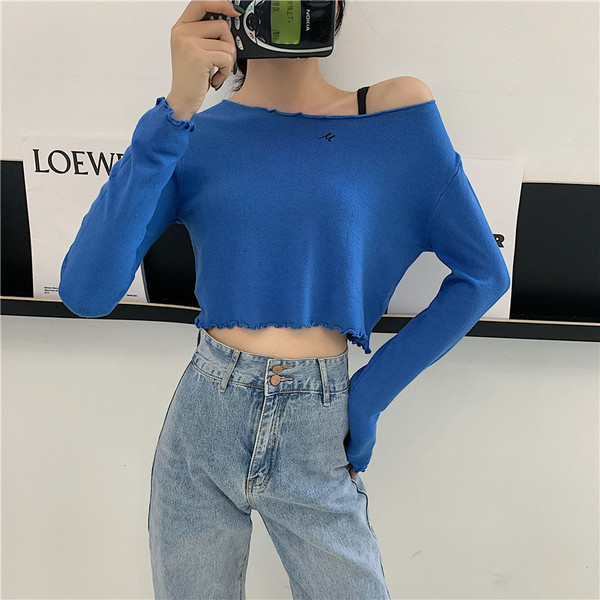 Γυναικεία κοντή μπλούζα σε μαύρο και μπλε χρώμα με κεντήματα και μακριά μανίκια