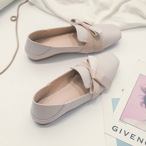 Καθημερινά γυναικεία παπούτσια σε οικολογικό δέρμα σε μπεζ χρώμα με διακόσμηση  κορδέλα