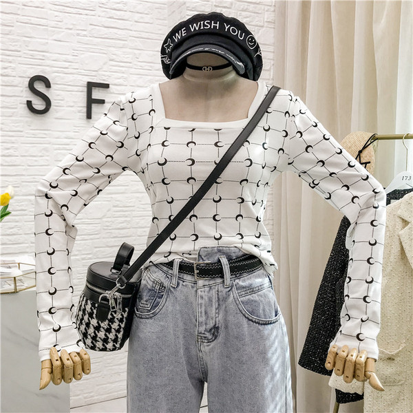 Bluză de damă modernă cu decolteu pătrat în alb și negru