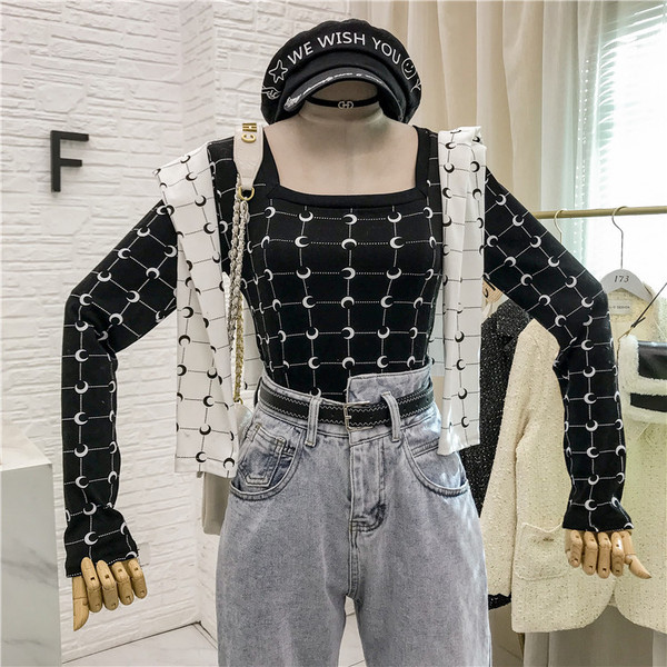 Bluză de damă modernă cu decolteu pătrat în alb și negru