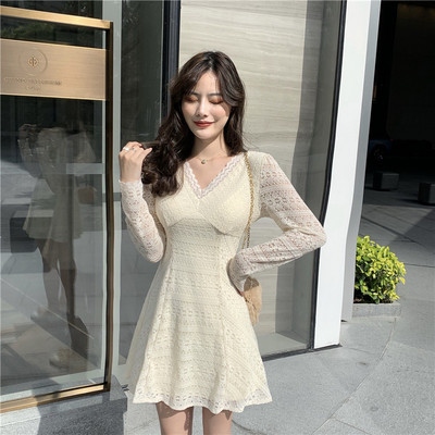 Rochie de dama din dantela alb si negru cu decolteu in V