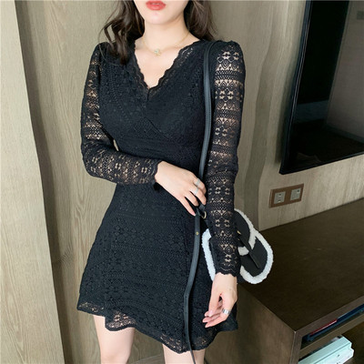 Rochie de dama din dantela alb si negru cu decolteu in V