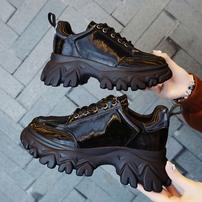 ΝΕΟ μοντέλο μοντέρνα γυναικεία παπούτσια με παχιά σόλα και κορδόνια σε μπεζ και μαύρο χρώμα