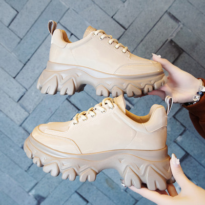 ΝΕΟ μοντέλο μοντέρνα γυναικεία παπούτσια με παχιά σόλα και κορδόνια σε μπεζ και μαύρο χρώμα