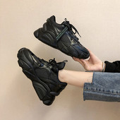 Μοντέρνα γυναικεία αθλητικά παπούτσια από έκο δέρμα σε μαύρο χρώμο και μαύρο χρώμα