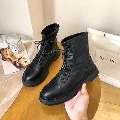 Γυναικείες  μπότες αρβίλας από οικολογικό δέρμα σε μαύρο χρώμα με κορδόνια και επίπεδη σόλα