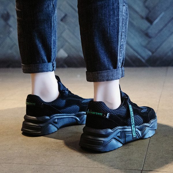 Αθλητικά γυναικεία καθημερινά παπούτσια με κορδόνια  και σκληρή σόλα σε μαύρο και γκρι χρώμα