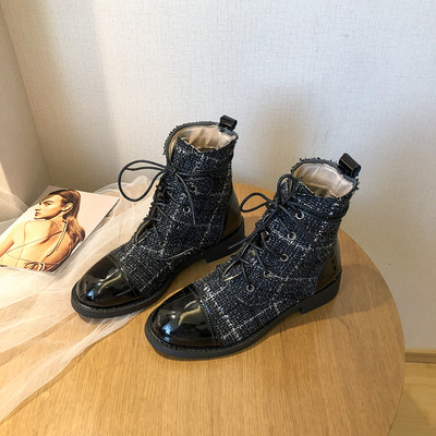 Γυναικείες  casual μπότες ύφασμα  και οικολογικό δέρμα σε λευκό και μαύρο χρώμα με κορδόνια