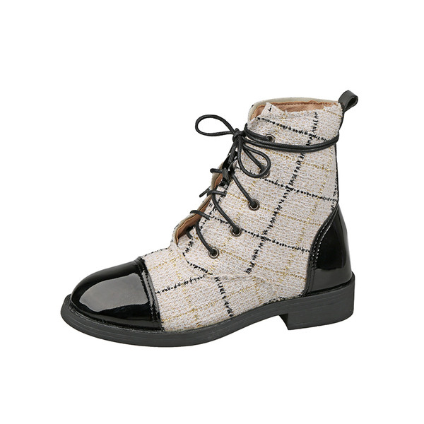 Γυναικείες  casual μπότες ύφασμα  και οικολογικό δέρμα σε λευκό και μαύρο χρώμα με κορδόνια