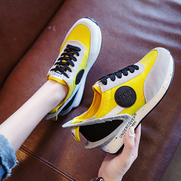 ΝΕΟ μοντέλο γυναικεία αθλητικά  παπούτσια κατάλληλα για το  φθινόπωρο σε κίτρινο και κόκκινο χρώμα