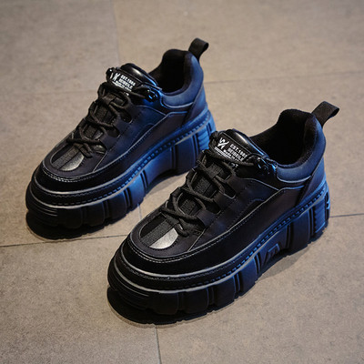 Αθλητικά γυναικεία παπούτσια με παχιά σόλα με κορδόνια σε μαύρο χρώμα