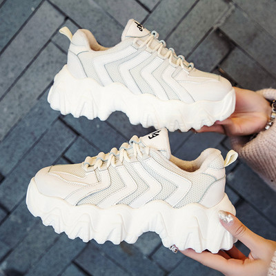 Αθλητικά casual γυναικεία παπούτσια με σκληρή σόλα σε άσπρο και μαύρο χρώμα