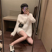 Γυναικείο βελούδινο πουλόβερ σε λευκό και πράσινο χρώμα με ζώνη και μακρύ μανίκι