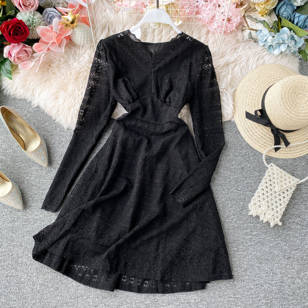 Γυναικείο μοντέρνο δαντελένιο φόρεμα  με λαιμόκοψη στο λευκό, μαύρο, μπεζ και ροζ χρώμα