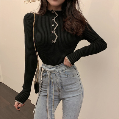 Γυναικείο πουλόβερ σε μαύρο και άσπρο χρώμα με ημικύκλιο γιακά και κουμπιά