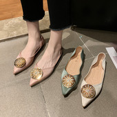 Alkalmi női cipő hegyes modell fém díszítéssel bézs, rózsaszín és zöld színben