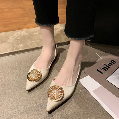 Alkalmi női cipő hegyes modell fém díszítéssel bézs, rózsaszín és zöld színben