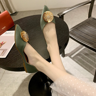 Alkalmi női cipő hegyes modell fém díszítéssel bézs, rózsaszín és zöld színben