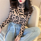 Καθημερινό  γυναικείο πουλόβερ σε δύο χρώματα με κολάρο και λεοπάρδαλη τύπωμα