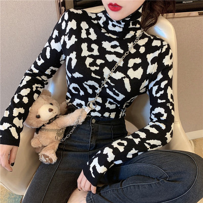 Καθημερινό  γυναικείο πουλόβερ σε δύο χρώματα με κολάρο και λεοπάρδαλη τύπωμα