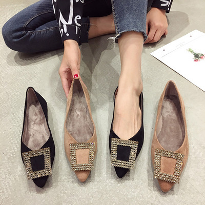 Дамски ежедневни обувки заострен модел от еко велур с метална катарама с камъни в кафяв и черен цвят