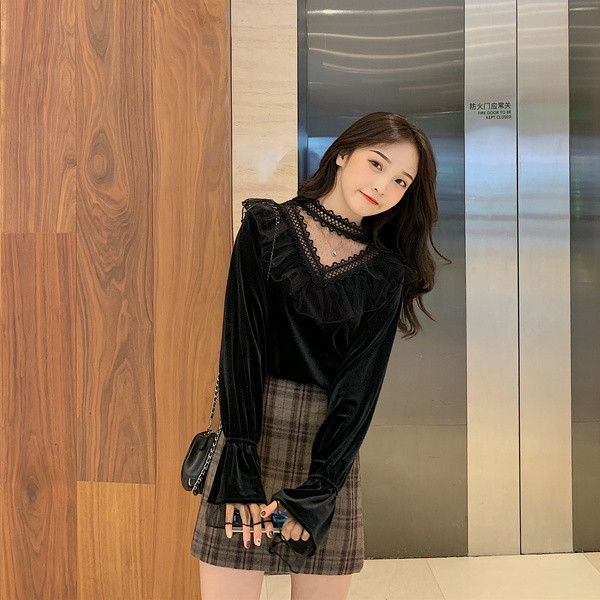 Női bársony ing hálóval és csipkével, fehér és fekete színben