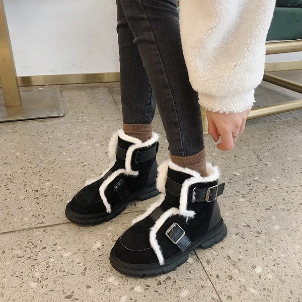 Női csizma csattal, puha béléssel fekete és barna színben