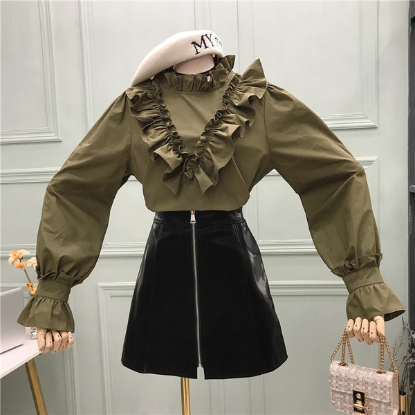 Μοντέρνο γυναικείο πουκάμισο με κολάρο και μανίκι λωτού σε λευκό, μπεζ και πράσινο χρώμα