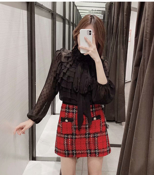 Modern női tüll ing fekete pöttyös fürtökkel