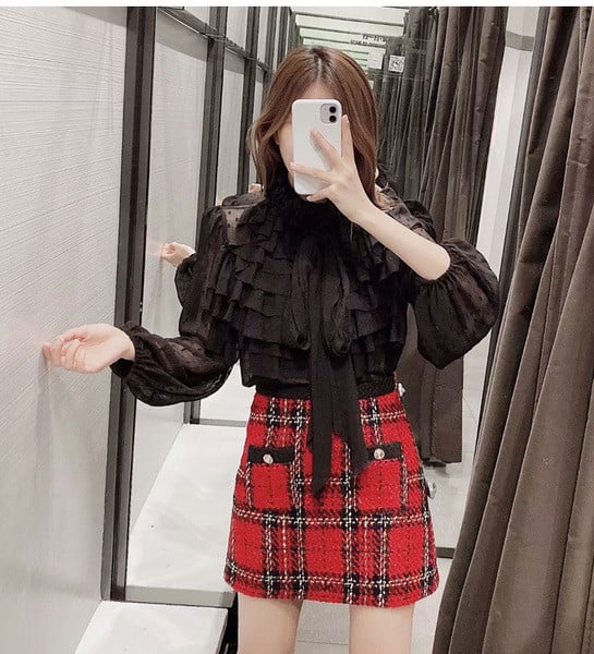 Modern női tüll ing fekete pöttyös fürtökkel