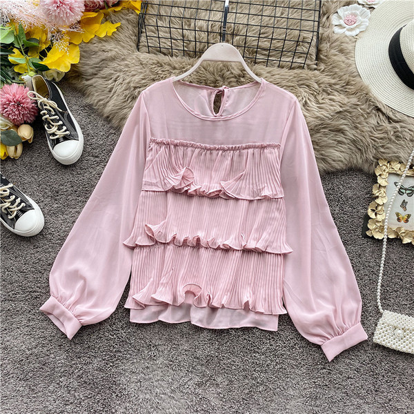 Μοντέρνο γυναικείο πουκάμισο σε διάφορα χρώματα με βολάν και οβάλ ντεκολτέ