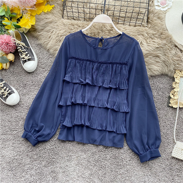 Μοντέρνο γυναικείο πουκάμισο σε διάφορα χρώματα με βολάν και οβάλ ντεκολτέ