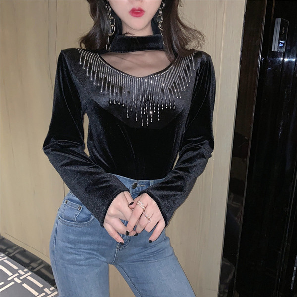 Modern női blúz fekete színben kövekkel és hosszú ujjal