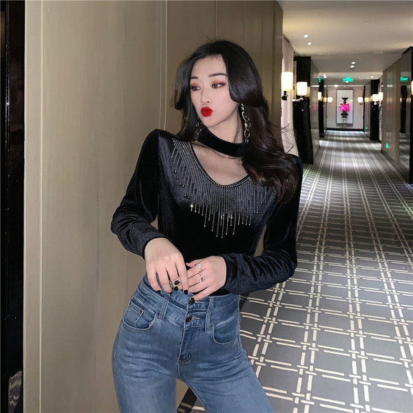 Modern női blúz fekete színben kövekkel és hosszú ujjal