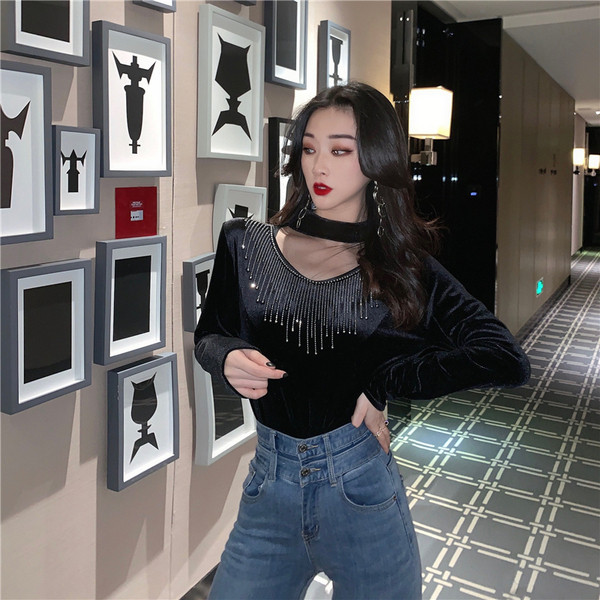 Modern női blúz fekete színben kövekkel és hosszú ujjal