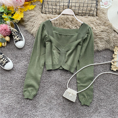 Μοντέρνα κοντή γυναικεία πλεκτή μπλούζα  με τετράγωνο λαιμόκοψη και μακρύ μανίκι σε πολλαπλά χρώματα